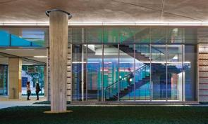 KieranTimberlake designed the north bar of Brockman Hall with a ground-level loggia lined with 18 tapered concrete columns.