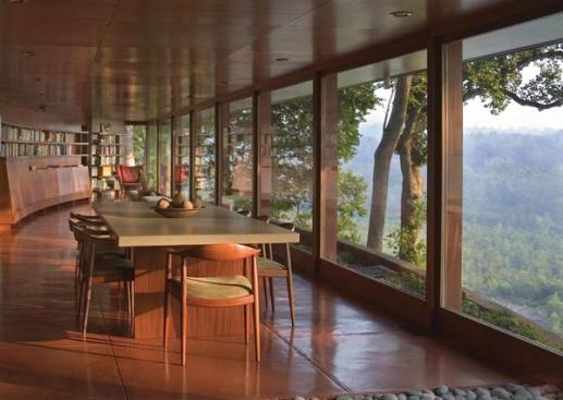 The dining room has a spectacular view of the river below and conveys a sense of prospect and refuge.