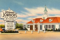 A postcard displaying a Howard Johnson's restaurant location in Bedford, Pa., featuring the chain's traditional Georgian-inspired style.