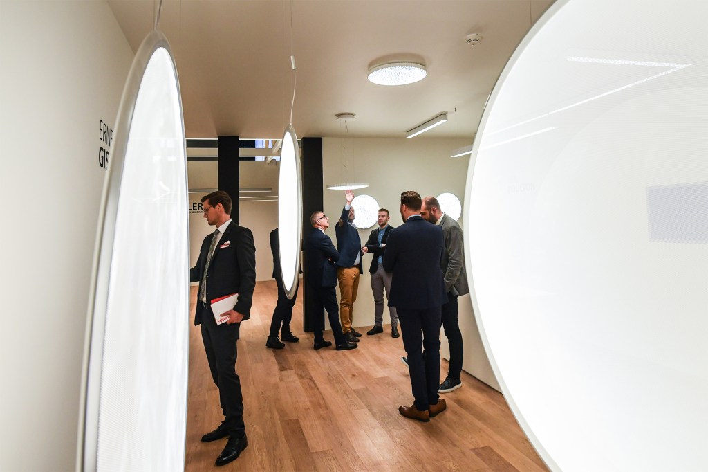 Artemide stand