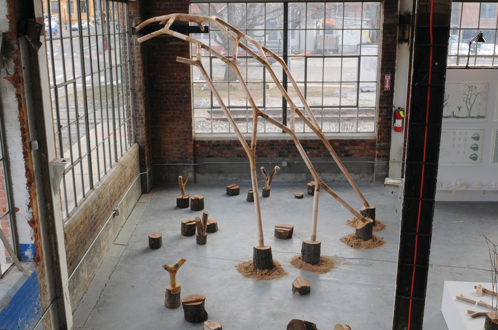 Full-scale installation of one leg of a three-legged reticulated shell structure