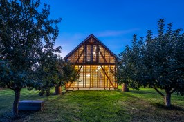 Přístavba Jižní Čechy, HAMR's addition to a residence in South Bohemia, Czech Republic