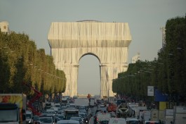 L'Arc de Triomphe, Wrapped in Paris, by Christo and Jeanne-Claude (1961-2021)