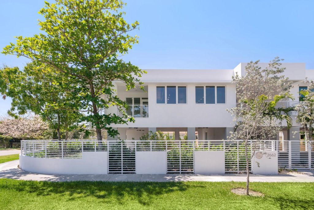 Caplow Manzano, a Miami-based architect-developer, has finished the first WELL Residence in the world, achieving certification for its new single family house in Miami from the International WELL Building Institute (IWBI).