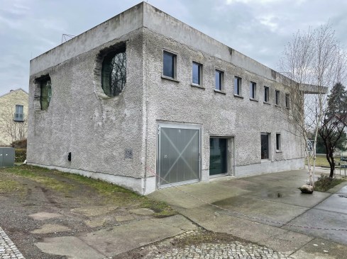 Antivilla House, by Arno Brandlhuber of B+ Architects, in southwest Berlin. This renovation of the Ernst Lück lingerie factory in the former GDR Questions the mandatory standards in current building regulations by proposing a new understanding of architecture and the environment.