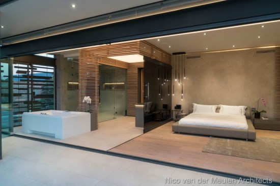 Main bedroom and en-suite bathroom