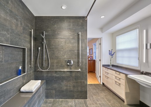 View facing the entrance and the shower wall.