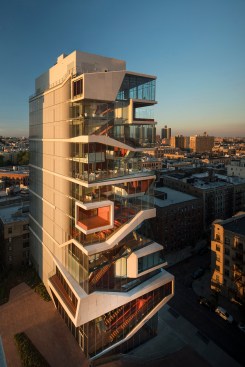 Columbia University Roy and Diana Vagelos Education Center, Exterior