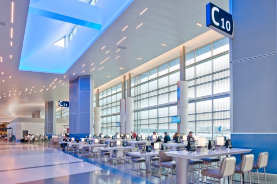 Blue LED lighting adds dramatic color to the concourse and ties in with United's branding, creating a sense of movement as passengers travel through the concourse
