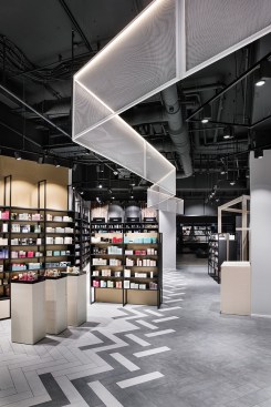 tile floor and ceiling element frame the design concept 