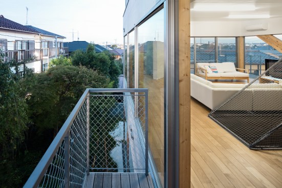 landing to roof deck