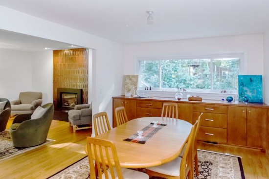 Schechter opened up the interior to connect, rather than divide, the kitchen, dining, and living areas. 
