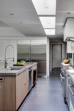 In this photo you can see how the kitchen opens up to the entry of the home, staying connected and transitioning smoothly from space to space. 