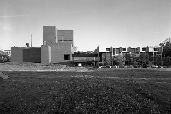 An exterior view of the Walker Art Center circa 1971, with Ralph Rapson's Guthrie Theater still intact and attached to the Edward Larrabee Barnes gallery building.