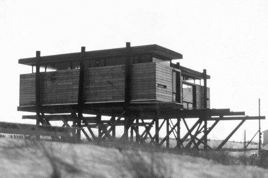 Beach House, a project by Peter Gluck and his team in their early years