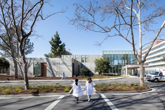 The building’s face to the community is light in spirit, welcoming, and non-institutional, helping to destigmatize mental illness and its treatment. 