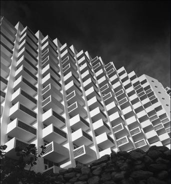 The Americana Hotel in Miami Beach, Fla., by Morris Lapidus. The voids in the façade may have inspired the later Nakagin Capsule Tower by Metabolist architect Kisho Kurokawa.