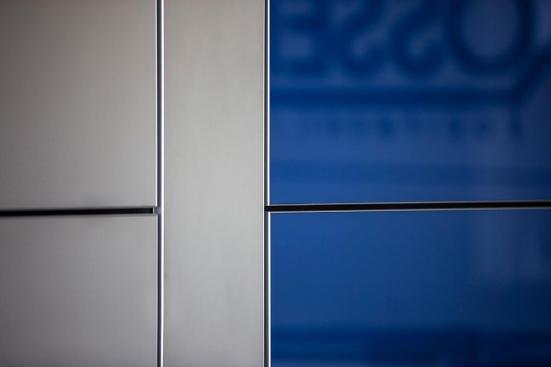 LEVELe Wall System with Minimal panels; Stainless Steel, Seastone finish; ViviChrome Chromis glass with custom color interlayer, Standard finish at Kossen Equipment, Inc., Jackson, Mississippi