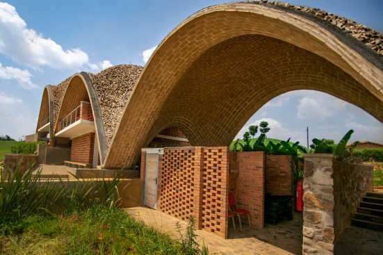 Vault at footing intersection
