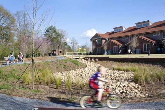 In back of the units is park space that includes a bioswale and retention pond. Landscaping utilizes native, drought-tolerant plants that don’t require irrigation.