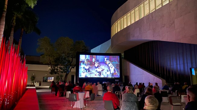 Weiss/Manfredi removed parts of the Baker Museum damaged from Hurricane Irma to create a central courtyard, which has since hosted outdoor events during the COVID-19 pandemic.