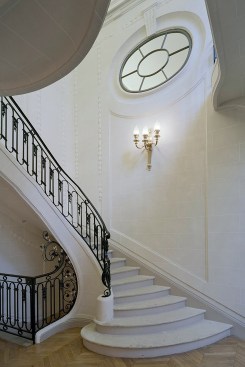 Hôtel de Wignacourt. Paris (1999–2002)This 18th century residence located between court and garden was entirely transformed in 1940. The project constituted a rehabilitation of the facades and a reorganization of the interior. The original staircase, demolished, was reconstructed with the use of historic documentation.