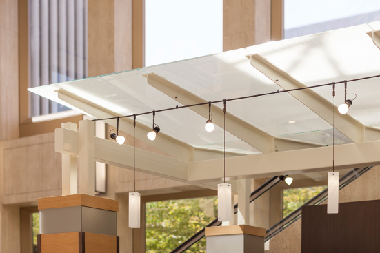 Kiosk roof in ViviGraphix Graphica glass with Silkworm interlayer and Standard finish; kiosk accent in ViviChrome Chromis glass with Taupe interlayer and Opalex finish at Lloyd Center Tower, Portland, Oregon