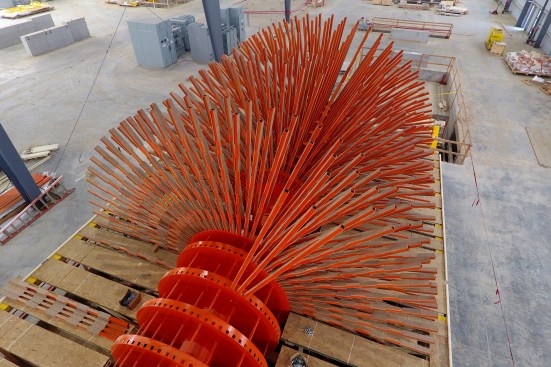 After the panels are formed from compressed rice straw fibers, they are transported to a large-scale cooling wheel—also known as the "star winder"—to be air cooled.