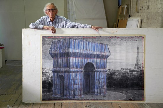 Christo pictured with the L'Arc de Triomphe, Wrapped concept (2019)