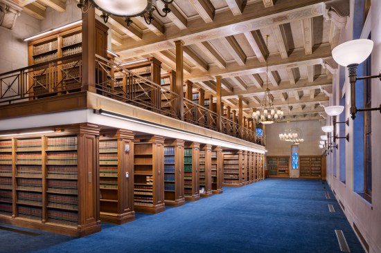 Thurgood Marshall Federal Courthouse library, in New York. Lighting design by Domingo Gonzalez Associates.