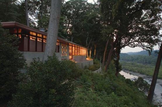 The linear house perches near the edge of Potomac River rapids.