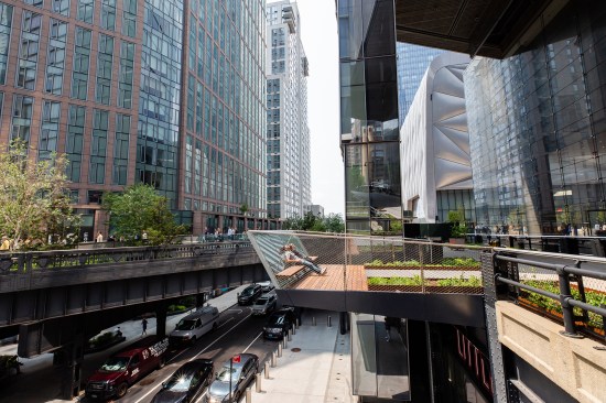 An inclined bench along the Spur, which offers a view of 10 Hudson Yards
