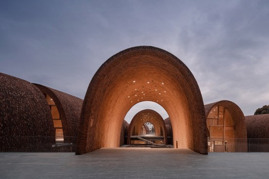 The Jingdezhen Imperial Kiln Museum is located in the center of the historical area of Jingdezhen, which is known as the “porcelain capital" of the world.