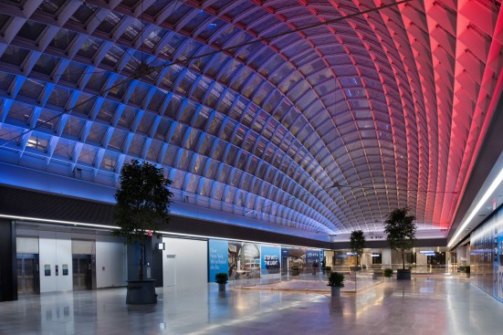 At the mid-block connector, color-changing uplights at the connector skylight are supplemented by “frames of light”—luminaires that outline all daylight apertures for definition and assist with adaptation.