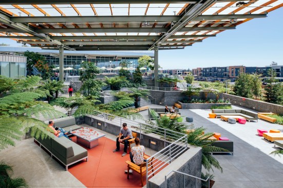 Outdoor workspace connects MPK 20 and MPK 21
