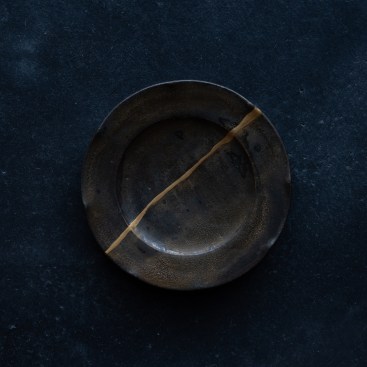 Repaired dish, using Kintsugi