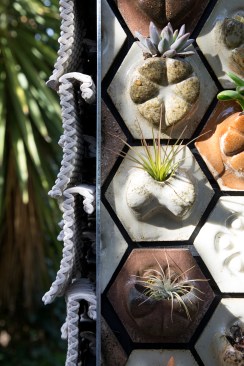 Seed-stitch tiles on the Cabin of 3D-Printed Curiosities