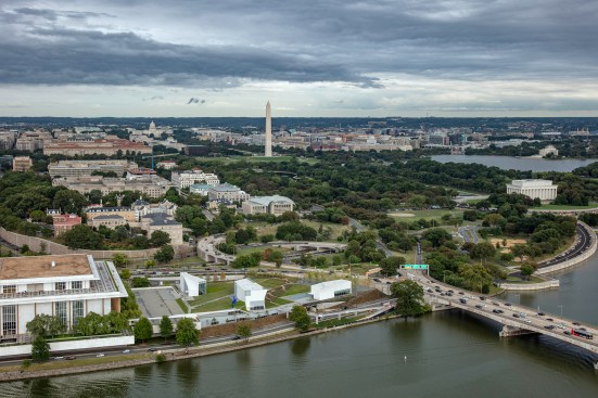 A design goal for The Reach was to strengthen the physical connections between the Kennedy Center and the rest of Washington, D.C. A key piece of that is a pedestrian bridge that connects the River Pavilion to the Potomac River, conveying pedestrians safely across the highway to a network of riverside running paths.