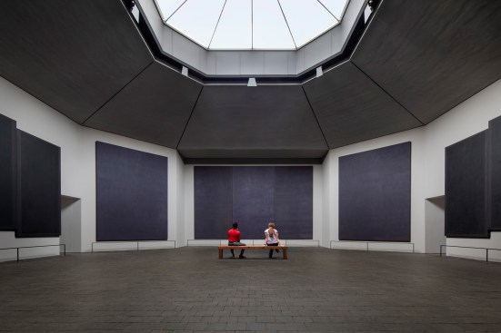 The louver system at the skylight directs diffused daylight onto the perimeter walls and paintings, enabling viewers to see subtleties of color and shading.