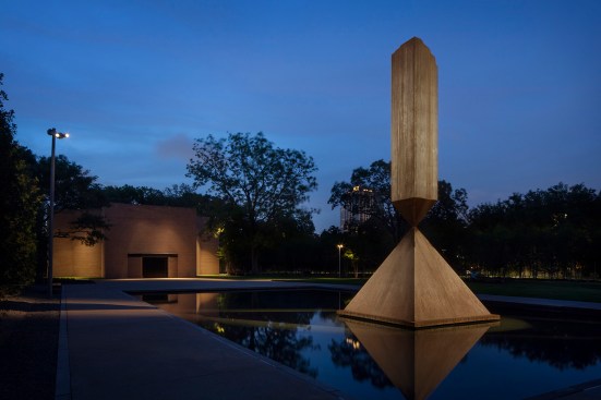 Exterior framing projectors illuminate artist Barnett Newman’s "Broken Obelisk" sculpture, providing precise control of glare and spill light.