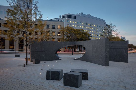 28 in-ground LED marker lights represent both the patterns of the stars the night of Collier's death and one light for each year of Collier's life.