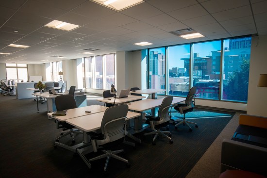 The laboratory's office modules are equipped with tintable windows, programmable shades, adjustable furniture and ventilation systems, and sensors monitoring daylight levels, occupancy, air quality, and biometrics.