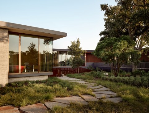City Park Residence in Austin, Texas, by Alterstudio. Photo by Casey Dunn.